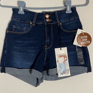 Ultra high waisted shorts curvy fit Dark Wash Color